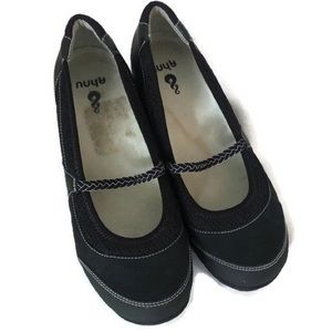 AHNU BLACK SHOES 9‎